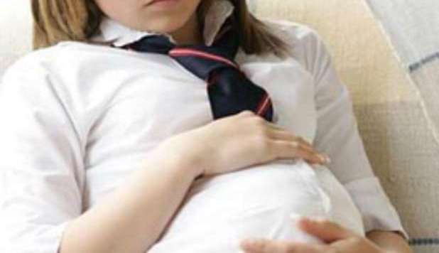 COMPRA IL SEME SUL WEB E COSTRINGE LA FIGLIA DI 14 ANNI A RESTARE INCINTA - 30/04/2013