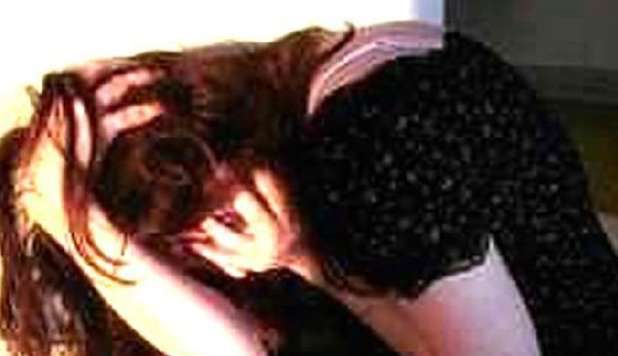 SALVA UNA RAGAZZA TEDESCA DALLO STUPRO. POI LA VIOLENTA ANCHE LUI - 30/04/2013