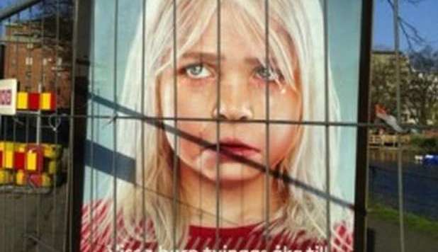 LO SPOT ANTI-ITALIA IN SVEZIA: 'BAMBINI COSTRETTI AD ANDARCI IN VACANZA' - FOTO - 02/05/2013
