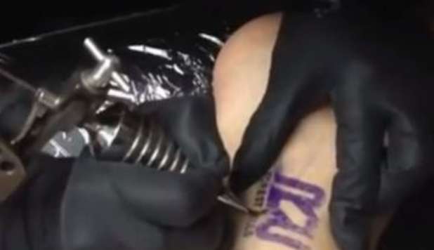 'STIPENDIO PIÙ ALTO PER CHI SI TATUA IL LOGO DELL'AZIENDA' - VIDEO - 03/05/2013