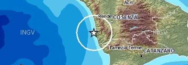 TERREMOTO IN CALABRIA, PAURA TRA LA POPOLAZIONE A COSENZA - 10/05/2013