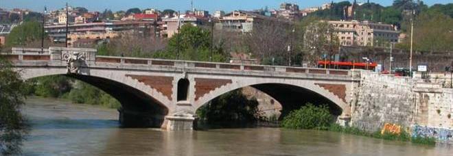 ROMA, PERDE IL LAVORO E SI GETTA NEL TEVERE: ''53ENNE SALVO PER MIRACOLO'' - 12/05/2013