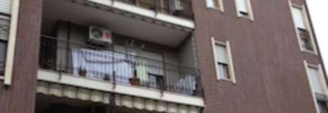 MADRE GETTA I DUE FIGLI DI 3 E 6 ANNI DALLA FINESTRA: SONO GRAVISSIMI. ''NON RIUSCIVO PIU' A VIVERE'' - 18/05/2013
