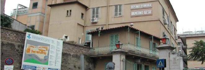 ROMA, INFARTO FUORI SCUOLA: GRAVE UNA BIMBA. PASSANTE NON FA MASSAGGIO CARDIACO PER PAURA - 20/05/2013