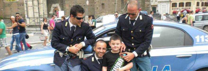 BIMBO DOWN DI OTTO ANNI ''POLIZIOTTO PER UN GIORNO'', LA FOTO SPOPOLA SUL WEB - 27/05/2013