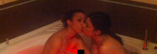 SARA TOMMASI HARD, BAGNO IN VASCA CON L'ASSISTENTE: ''MI SONO FIDANZATA'' - 27/05/2013