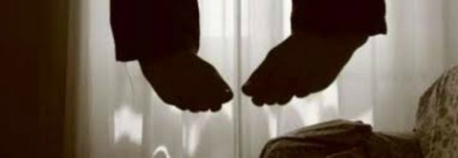 PERDE IL LAVORO E LO SFRATTANO DA CASA: CAMIONISTA SI IMPICCA A 60 ANNI - 28/06/2013