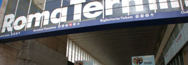 ROMA, DONNA SI SPARA ALLA TESTA DENTRO I BAGNI DELLA STAZIONE TERMINI - 30/06/2013