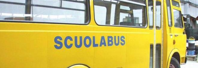 L'AUTISTA DELLO SCUOLABUS HA UN MALORE: FA SCENDERE 25 BIMBI E MUORE D'INFARTO - 01/07/2013