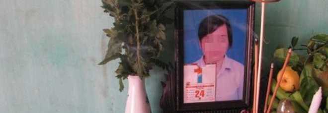 SUICIDA A 18 ANNI PER UNO SCHERZO SU FB. ''TUTTA LA CLASSE LA PRENDEVA IN GIRO'' - FOTO - 03/07/2013