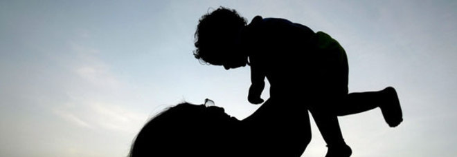 LE TOLGONO I 3 FIGLI, FRANCESCA SI UCCIDE IN CASA. SUL DIARIO: ''NON POSSO SFAMARLI'' - 08/07/2013