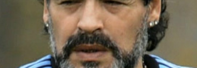 MARADONA DENUNCIA IL NAPOLI E CHIEDE 2 MILIONI: IN UN DVD ERA STATO ACCOSTATO A CAVANI - 17/07/2013