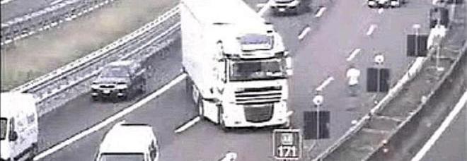 BIMBA DI 8 ANNI SALVATA DAL TIR, IL PADRE: ''VOGLIO STRINGERE LA MANO AL CAMIONISTA'' - 03/09/2013