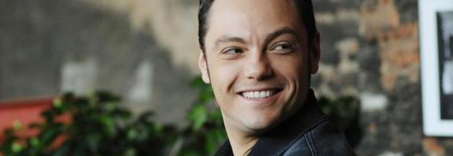 TIZIANO FERRO ACCUSATO DI SATANISMO - ASCOLTA - 04/09/2013