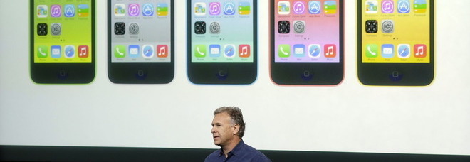APPLE SVELA IL NUOVO IPHONE 5C:''LOW COST A 99 DOLLARI''. DEBUTTA ANCHE L'IPHONE 5S ''SUPERVELOCE'' - 11/09/2013