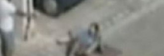 IL KILLER SPARA, MA LA PISTOLA SI INCEPPA: VITTIMA SALVA. IL VIDEO CHOC A FOGGIA - 11/09/2013