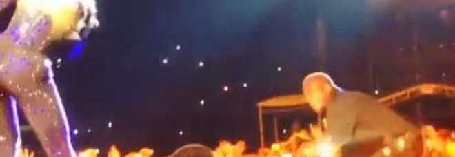 BEYONCÉ AGGREDITA DURANTE IL CONCERTO DI SAN PAOLO DA UN UOMO - 16/09/2013