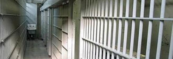 INCREDIBILE, I LADRI ENTRANO IN CARCERE E RUBANO LA CASSAFORTE - 19/09/2013