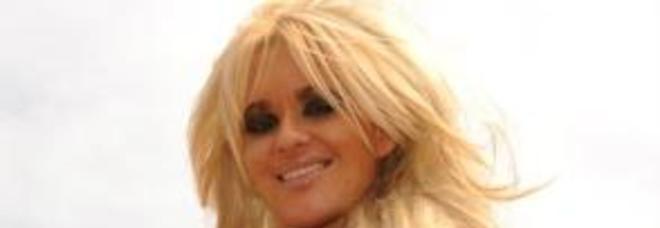 28 ANNI, SPENDE 37.000 MILA EURO PER SOMIGLIARE A PAMELA ANDERSON - FOTO ALL'INTERNO - 18/09/2013
