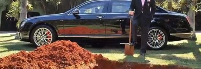 IMPRENDITORE PLAYBOY SEPPELLISCE LA BENTLEY DA 367MILA EURO: ''MI PORTERÀ NELL'ALDILÀ'' - VIDEO - 22/09/2013