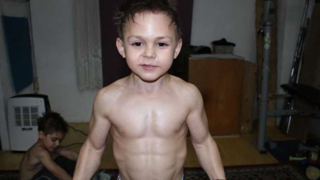 GIULIANO, IL BAMBINO PIÙ FORTE DEL MONDO HA SOLO 9 ANNI: ''NON SI STANCA MAI'' - VIDEO - 03/10/2013