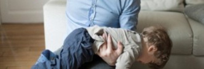 SCULACCIARE I BAMBINI? LI RENDE AGGRESSIVI. ECCO LO STUDIO CHOC DEI RICERCATORI - 27/10/2013