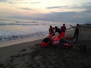 Gettata in mare appena nata: aveva ancora il cordone ombelicale attaccato - 06/11/2013