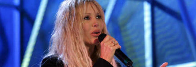 IVANA SPAGNA SHOCK: PICCHIATA E AGGREDITA PER STRADA - FINISCE IN OSPEDALE - 08/11/2013