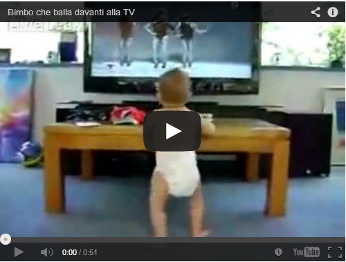 BAMBINO CHE SI SCATENTA NEL BALLO DAVANTI LA TV - VIDEO - 16/12/2013