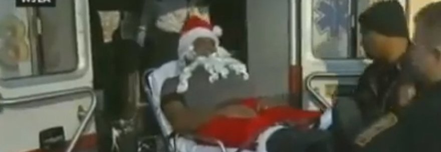 BABBO NATALE PRESO A COLPI DI PISTOLA A WASHINGTON: ''MI HANNO SPARATO'' - VIDEO - 24/12/2013