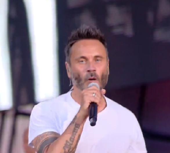 WIND SUMMER FESTIVAL: CI AVETE FATTO CASO? ECCO COS'E' SUCCESSO MENTRE CANTAVA NEK - LO HANNO NOTATO TUTTI - 18/07/2017