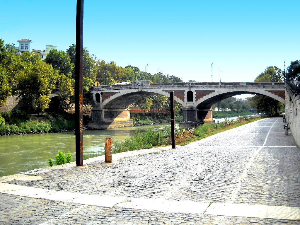 +++ RITROVAMENTO CHOC NEL TEVERE, SCOPERTA ORRIBILE AL PONTE DI TESTACCIO +++ - 29/09/2015