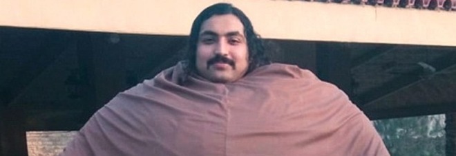 IL GIGANTE BUONO CHE SOGNA DI DIVENTARE HULK: MANGIANDO 36 UOVA E TRE CHILI DI CARNE AL GIORNO - 13/01/2017