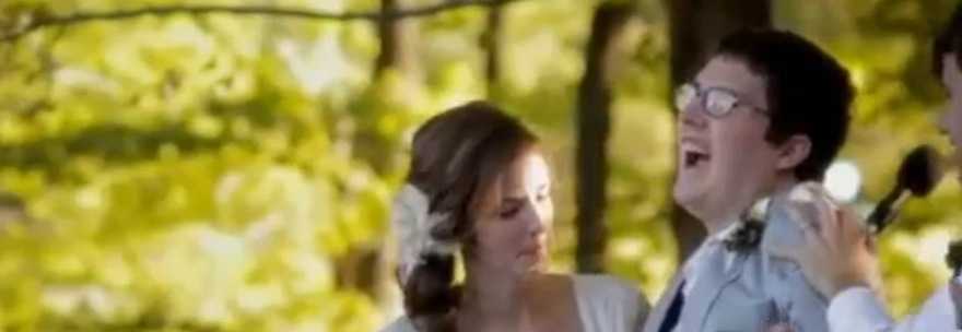 GRAVEMENTE INVALIDO DOPO L'INCIDENTE, SPOSA LA SUA FIDANZATA. IL VIDEO COMMUOVE IL WEB - 30/10/2013