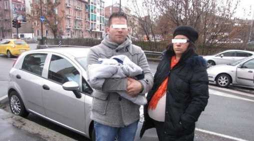 SFRATTATI, VIVONO IN AUTO CON UNA BIMBA DI 4 ANNI E UN NEONATO: ''AIUTO'' - 17/01/2014