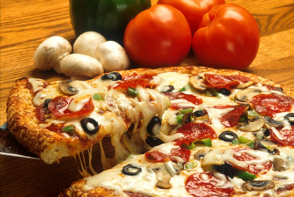Er tuo gusto de pizza preferito: Pizza salame piccante, olive e funghi - 26/04/2012