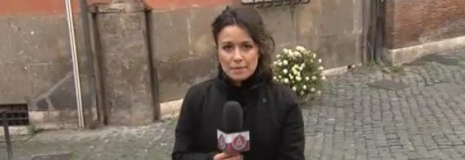 ROMA SHOCK - L'INVIATA MINACCIATA IN DIRETTA: ''VATTENE O TI UCCIDIAMO''. E LEI FUGGE IN AUTO - 15/06/2016