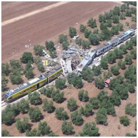 SCONTRO TRA TRENI A BARI: ''LA SITUAZIONE E' DRAMMATICA, ALMENO 10 VITTIME E FERITI OVUNQUE'' - 12/07/2016