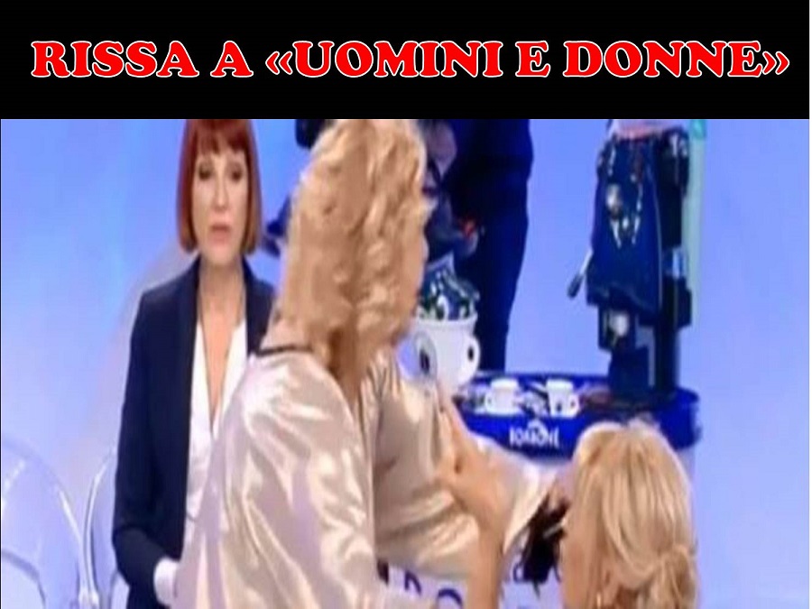 TINA E GEMMA VANNO ALLE MANI: ''GUARDA CHE IO TI STROZZO, GALLINACCIA. NON CAPISCI UN CA...'' - 01/02/2018