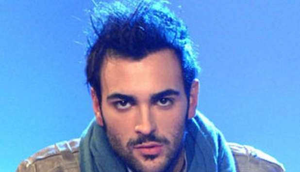 MENGONI, MOTORE IN FIAMME SUL VOLO. SU FB: 'PAURA, MA SIAMO SANI E SALVI' - 14/04/2013