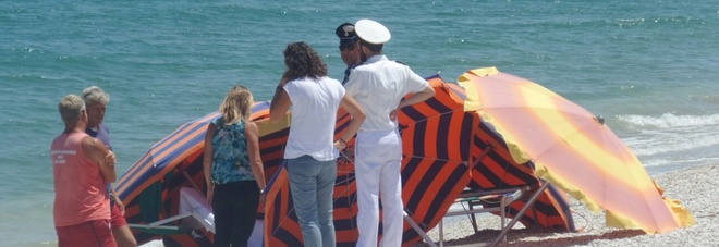 TROPPO CALDO, MALORE FATALE IN SPIAGGIA: MUORE ACCANTO AI CAMPI DI BEACH VOLLEY, ALTRI TRE MORTI PER L'AFA - 12/07/2016