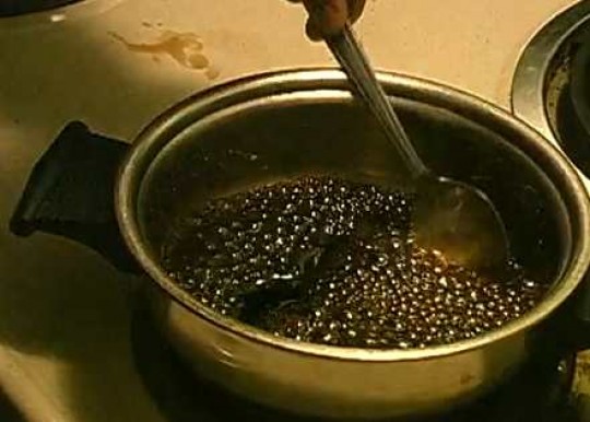 COSA SUCCEDE SE FAI BOLLIRE LA COCA COLA ? ECCO IL VIDEO - 18/03/2013
