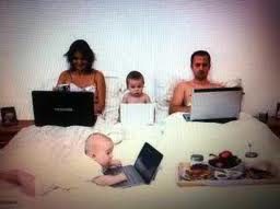 ORMAI FACEBOOK E' COME UNO DE FAMIJA !! - 28/03/2012