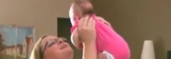 PARTORISCE DURANTE UN INFARTO: DÀ ALLA LUCE UNA BIMBA - VIDEO - 30/05/2013