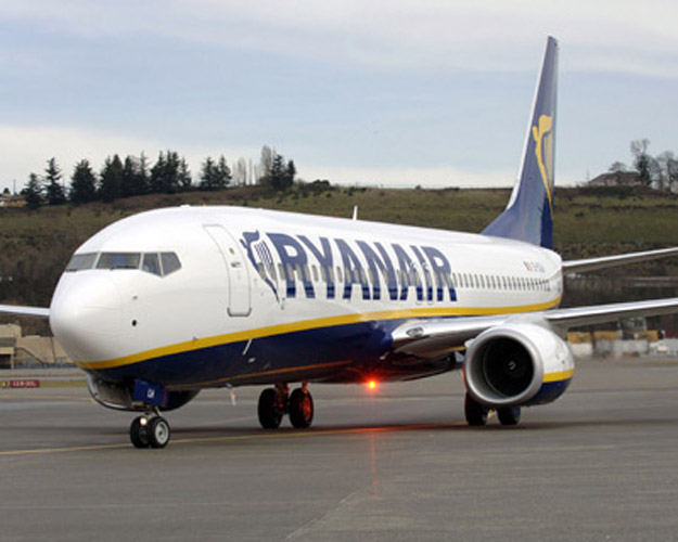 RYANAIR, SICUREZZA A RISCHIO PER RISPARMIARE? PRESSIONI SUI PILOTI PER USARE MENO BENZINA - 27/06/2013