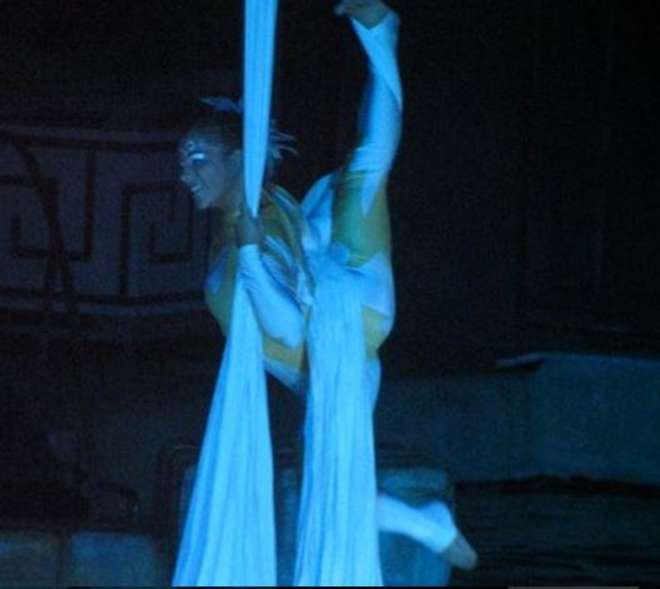 ACROBATA DEL CIRQUE DU SOLEIL MUORE DURANTE LO SHOW: ''VOLO DI 15 METRI'' - VIDEO - 01/07/2013