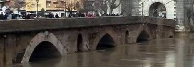 MALTEMPO, IL PREFETTO INVIA L'ESERCITO A FIUMICINO: SCUOLE CHIUSE - 02/02/2014