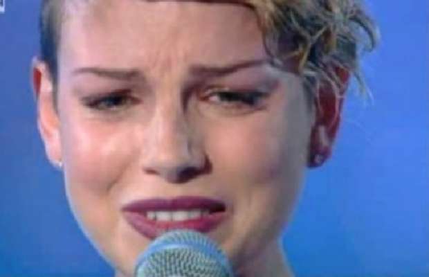 TUTTI CONTRO EMMA. UNA PETIZIONE PER FARLA FUORI: ECCO COSA SUCCEDE - 14/02/2014