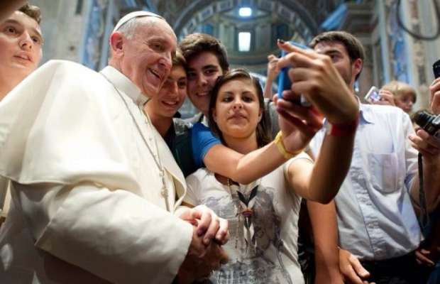 PAPA FRANCESCO APRE PIAZZA SAN PIETRO: 17 MILA FIDANZATI A SAN VALENTINO - 12/02/2014