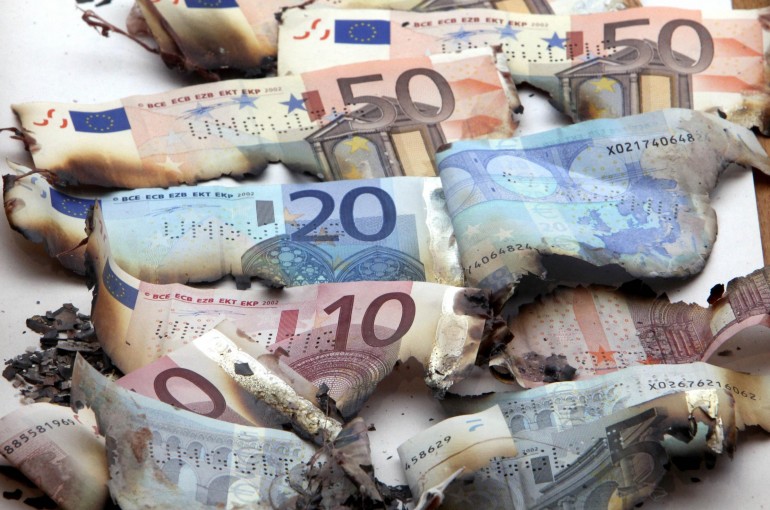 LA DIRETTRICE DI BANCA CHE SI AUTOPRESTA 700 MILA EURO - 24/03/2014